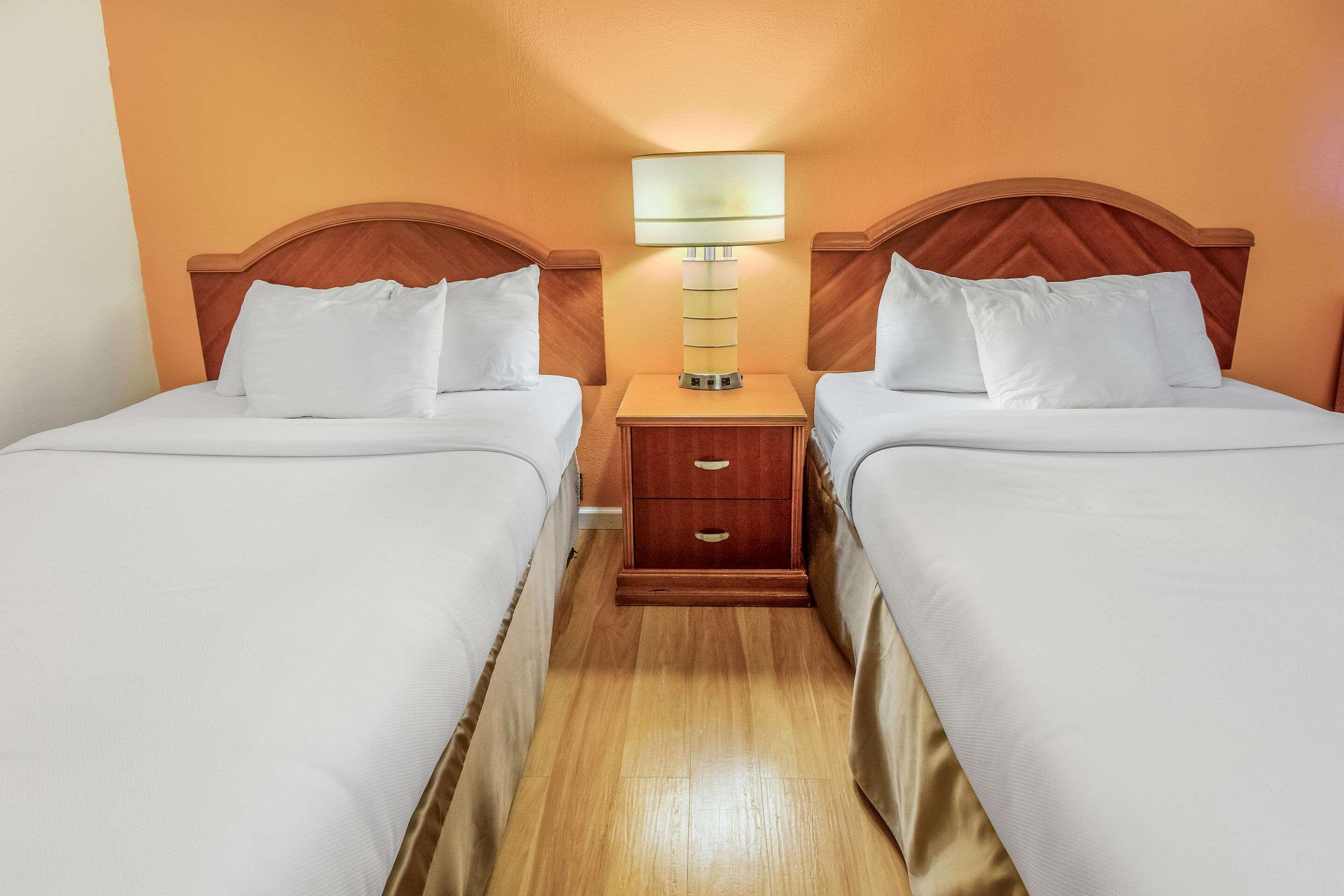 Econo Lodge Alliance Bagian luar foto